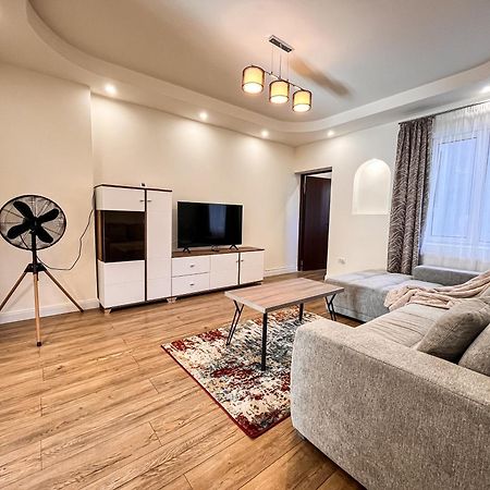 La Teatru - 2Bd Apartment Near Theatre And Old Town 布拉索夫 外观 照片